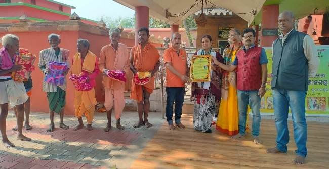 ମହିମା ସେବା ଫାଉଣ୍ଡେସନର ଚତୁର୍ଥ ସ୍ୱନକ୍ଷତ୍ର ଉତ୍ସବ ଓ ଶୀତବସ୍ତ୍ର ବଣ୍ଟନ