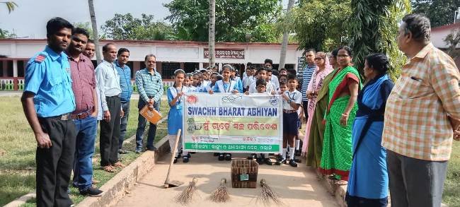 ଓରାଳି ସ୍ୱାସ୍ଥ୍ୟ ଓ ଆରୋଗ୍ୟ କେନ୍ଦ୍ର ପକ୍ଷରୁ କୟାକଳ୍ପ ଯୋଜନା ରେ ସ୍ୱଚ୍ଛତା କାର୍ଯ୍ୟକ୍ରମ