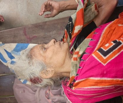 ଭତ୍ତା ପାଇଁ ବ୍ୟାଙ୍କ ଆସୁଥିବାବେଳେ ପଡ଼ିଯାଇ ବୃଦ୍ଧା ଆହତ ମୁଣ୍ଡ