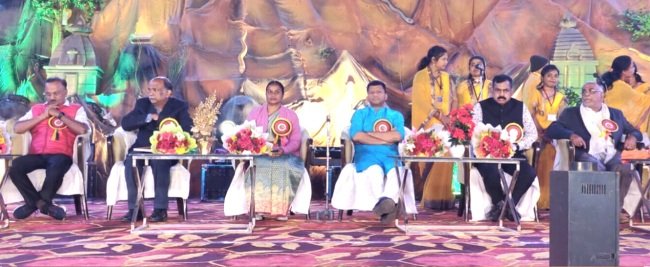 ୩ୟ ରଜନୀରେ ଗଜପତି ଉତ୍ସବରେ ନୃତ୍ୟ ଓ ସାଂସ୍କୃତିକ କାର୍ଯ୍ୟକ୍ରମରେ ଦୁଲୁକିଲା ମଞ୍ଚ