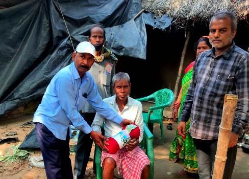 ସ୍ୱେଚ୍ଛାସେବୀ ସଂସ୍ଥା ପକ୍ଷରୁ କମ୍ବଳ ବଣ୍ଟନ