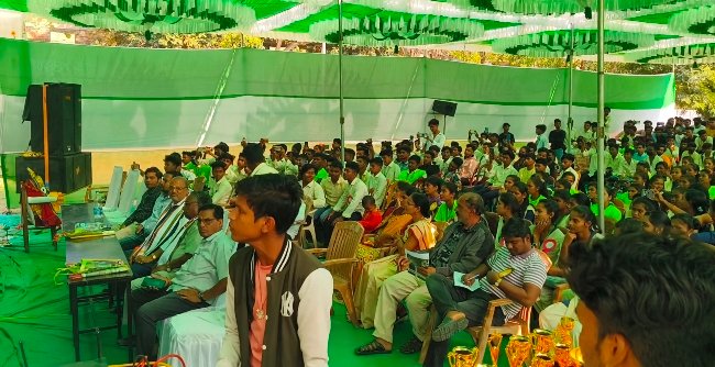 ଯୁବ ଓଡିଶା ନବୀନ ଓଡିଶା କାର୍ଯ୍ୟକ୍ରମ ରେ ପିଲାଙ୍କୁ ମିଳିଲାନି ଖାଦ୍ୟ