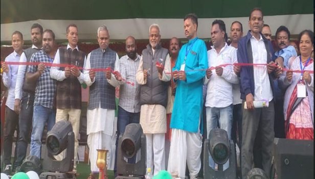ବ୍ଲକ ସ୍ତରୀୟ କ୍ରୀଡା ଏବଂ ଜନଜାତି ମହୋତ୍ସବ ଉଦଘାଟିତ, ମନ ମୋହିଲା ସାଂସ୍କୃତିକ କାର୍ଯ୍ୟକ୍ରମ