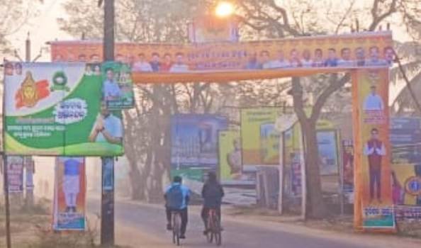 ଶୁଭେଛା ବାର୍ତ୍ତା ତୋରଣ ପାଇଁ ରାସ୍ତା ସଙ୍କୁଚିତ