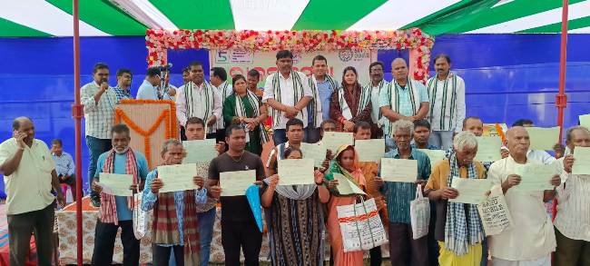 ୬୦୩ ହିତାଧିକାରୀଙ୍କୁ ଗ୍ରାମ କଣ୍ଟକ ରୁ ଘରବାରି ପଟ୍ଟା ବାଣ୍ଟିଲେ ବିଧାୟକ