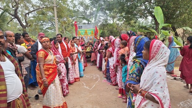 ବଡରମ୍ପାସ ଓ ହାଟଡିହି ପଞ୍ଚାୟତରେ ବୁଲିଲା ଅର୍ପଣ ରଥ, ଘରେ ଘରେ ପୂଜା ପାଇଲେ ଜଗନ୍ନାଥ