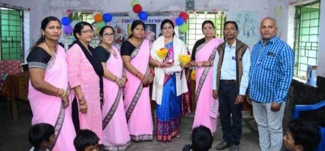 ଶିକ୍ଷୟତ୍ରୀ ସୁରମାରାଣୀ ମିଶ୍ରଙ୍କୁ ଅବସରକାଳୀନ ସମ୍ବର୍ଦ୍ଧନା