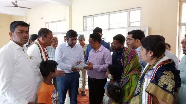 ୩ ଅନାଥ ଶିଶୁଙ୍କ ନିମନ୍ତେ ସହାୟତା ପ୍ରଦାନ କଲେ ଗଞ୍ଜାମ ଜିଲ୍ଲାପାଳ