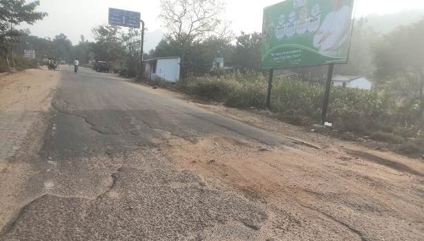 ତୁମୁଡିବନ୍ଧ ଠାରୁ ମୁନିଗୁଡା ରାସ୍ତା ମରଣ ଯନ୍ତା ପାଲଟିଛି