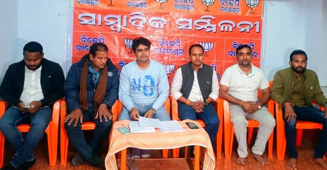 ୫T ଅଧକ୍ଷ ଗସ୍ତ ସମୟରେ ଏଫ୍ ଏମ ବିଶ୍ଵବିଦ୍ୟାଳୟର +୩ ପରୀକ୍ଷାକୁ ସ୍ତଗିତ