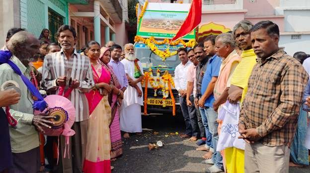 ଘରକୁ ଘର ବୁଲି ଶ୍ରଦ୍ଧାଳୁଙ୍କ ଠାରୁ ଅରୁଆ ଚାଉଳ ଓ ଗୁଆ ସଂଗ୍ରହ