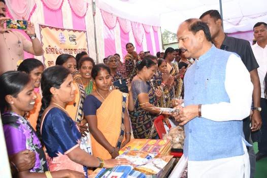 ମହାମହିମ ରାଜ୍ୟପାଳ ଦିନିକିଆ ଗଜପତି ଜିଲ୍ଲା ଗସ୍ତ କରି ବିଭିନ୍ନ ହିତାଧିକାରୀଙ୍କ ସହିତ ଆଲୋଚନା