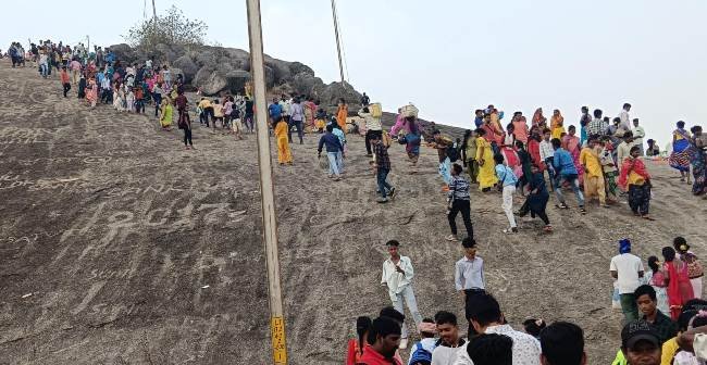 ପ୍ରବଳ ଜନସମାଗମରେ ଗଜପତିର ସୀତା ପର୍ବତରେ ମକର ମେଳା ଅନୁଷ୍ଠିତ