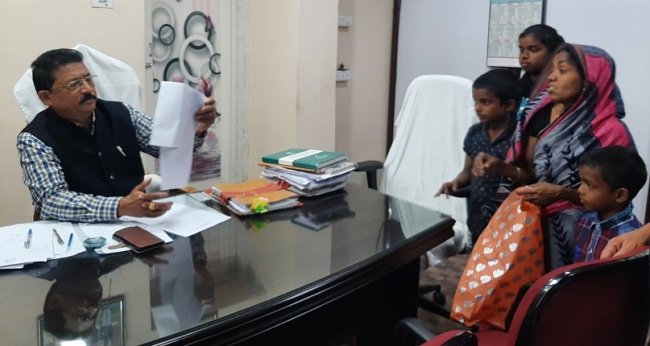 ପିଲାଙ୍କ ପାଠପଢା ପାଇଁ ବିଧବା ମହିଳାଙ୍କ ଜିଲ୍ଲା ପ୍ରଶାସନକୁ ଗୁହାରୀ