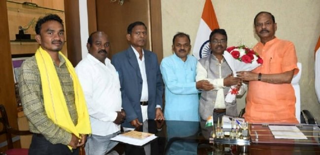 ଆଦିବାସୀ ମହାସଂଘ ପକ୍ଷରୁ ରାଜ୍ୟପାଳଙ୍କୁ ସ୍ମାରକପତ୍ର ପ୍ରଦାନ