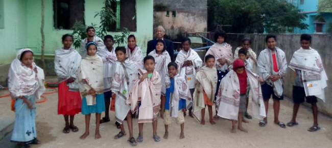 ଟ୍ରଷ୍ଟ ପକ୍ଷରୁ ଶୀତବସ୍ତ୍ର ଓ କମ୍ବଳ ବଣ୍ଟନ