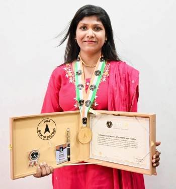 ଇଣ୍ଡିଆ ବୁକ୍ ଅଫ୍ ରେକର୍ଡସ୍ ରେ ସ୍ଥାନ ପାଇଲେ ବାଲୁକାଶିଳ୍ପୀ ସରିତା