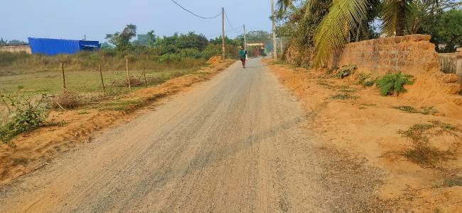 ନିର୍ଦ୍ଧାରିତ ସ୍ଥାନ ରେ ରାସ୍ତା ନିର୍ମାଣ ହେଉନଥିବାରୁ ଗ୍ରାମବାସୀ ଙ୍କ ବିରୋଧ