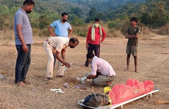 ଯୁବକଙ୍କ ଝୁଲନ୍ତା ଗଳିତ ଶବ ଉଦ୍ଧାର