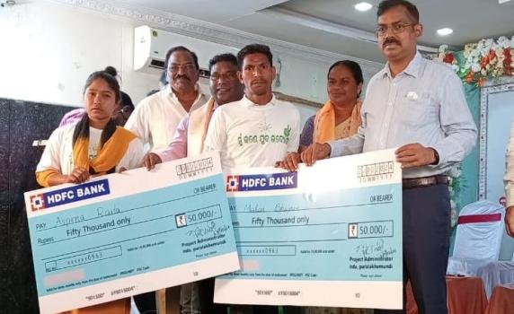 ମୁଖ୍ୟମନ୍ତ୍ରୀ ଜନଜାତି ଜୀବିକା ମିଶନ୍ କାର୍ଯକ୍ରମରେ ୨୨୫ ଆଦିବାସୀ ଯୁବ ଉଦ୍ୟୋଗୀଙ୍କୁ ଚେକ୍ ପ୍ରଦାନ