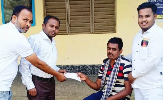 ୫ଟି ଅଧ୍ୟକ୍ଷଙ୍କ ହସ୍ତକ୍ଷେପ ପରେ ଭିନ୍ନକ୍ଷମ ପ୍ରଶାନ୍ତଙ୍କୁ ମିଳିଲା ମୁଖ୍ୟମନ୍ତ୍ରୀଙ୍କ ସହାୟତା