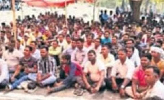 ଗୁଜବ ତଥ୍ୟରେ ପୋଲିସର ମାତ୍ରାଧିକ କାର୍ଯ୍ୟକ୍ରମ ବିରୋଧରେ ୧୫ ଗୋଟି ପଞ୍ଚାୟତର ୪ ହଜାରରୁ ଉର୍ଦ୍ଧ ଆଦିବାସୀ ଏକତ୍ରିତ ମେଳି ବାନ୍ଧିଲେ
