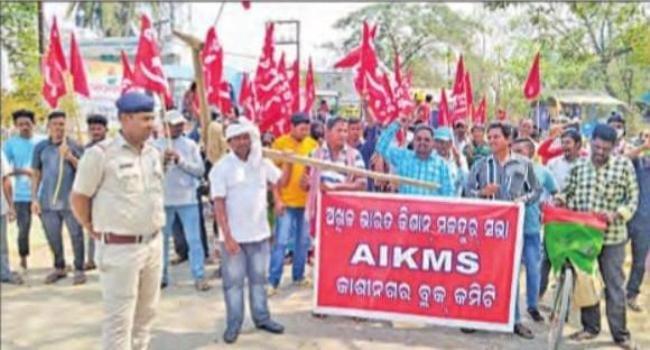 ସଂଯୁକ୍ତ କୃଷକ ମୋର୍ଚ୍ଚା ତରଫରୁ କେନ୍ଦ୍ର ସରକାରଙ୍କ ବିରୋଧରେ ବିକ୍ଷୋଭ