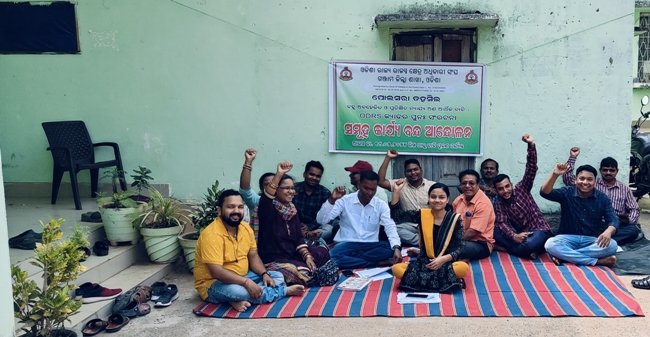 ପୋଲସରାରେ ରାଜସ୍ୱ କ୍ଷେତ୍ର ଅଧିକାରୀ ସଙ୍ଘ ପକ୍ଷରୁ କାର୍ଯ୍ୟବନ୍ଦ ଆନ୍ଦୋଳନ