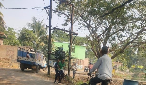 ରୋହିଆରେ ବିପଦ ସଙ୍କୁଳ ଅବସ୍ଥାରେ ବିଦ୍ୟୁତ ଟ୍ରାନ୍ସଫର୍ମର ସ୍ଥାନାନ୍ତରିତ ପାଇଁ ଦାବି