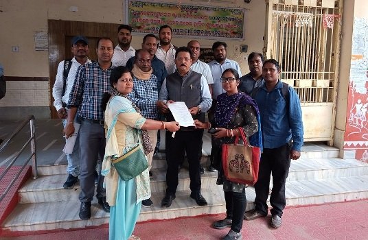 ଆଜିଠୁଁ ଓଡିଶା ରାଜସ୍ୱ କ୍ଷେତ୍ର ଅଧିକାରୀ ସଙ୍ଘର କାର୍ଯ୍ୟବନ୍ଦ ଆନ୍ଦୋଳନ ଡାକରା