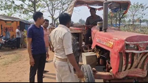 ଟ୍ରାକ୍ଟର ଧକ୍କାରେ ବାଇକ ଅରୋହି ମୃତ, ପୁଲିସ ଦ୍ୱାରା ଟ୍ରାକ୍ଟର ଓ ବାଇକ ଜବଦ