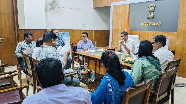 ନିର୍ବାଚନ ସମ୍ବନ୍ଧୀୟ ପ୍ରସଙ୍ଗ ଉପରେ ରାଜନୈତିକ ଦଳଗୁଡ଼ିକ ସହିତ ବୈଠକ