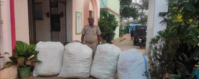 ଚାଲାଣ ପାଇଁ ପ୍ରସ୍ତୁତି ବେଳେ ମାଡି ବସିଲା ପୁଲିସ ଗଞ୍ଜେଇ ଜବତ