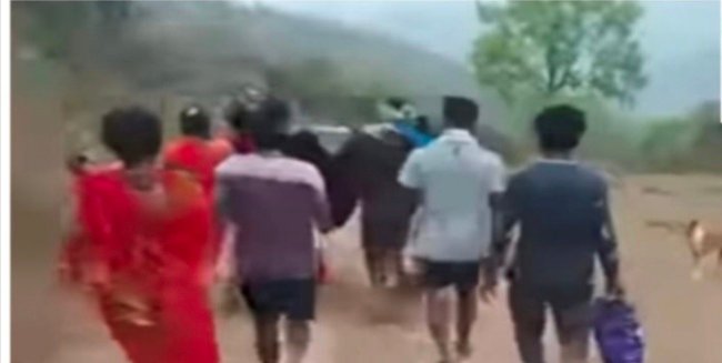 ରାସ୍ତା ହେଲା ମୁଖ୍ୟ ସମସ୍ୟା ଆଶାଦିଦିଙ୍କୁ ମିଳିଲାନି ଆମ୍ବୁଲାନ୍ସ