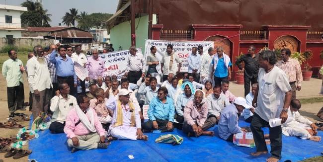 ସମବାୟ ବ୍ୟାଙ୍କର ଅବସରପ୍ରାପ୍ତ କର୍ମଚାରୀଙ୍କ ପ୍ରାପ୍ୟ ଆସନ୍ତା ୧୫ ଦିନ ମଧ୍ୟରେ ପ୍ରଦାନ ପାଇଁ ବ୍ୟାଙ୍କ୍ କର୍ତ୍ତୃପକ୍ଷଙ୍କ ପ୍ରତିଶ୍ରୁତି