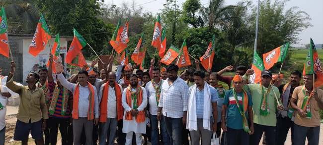 ମୋଦି ଗ୍ୟାରେଣ୍ଟିକୁ ନେଇ ଲୋକଙ୍କ ପାଖକୁ ଗଲେ ପ୍ରତାପ ଷଡଙ୍ଗୀ
