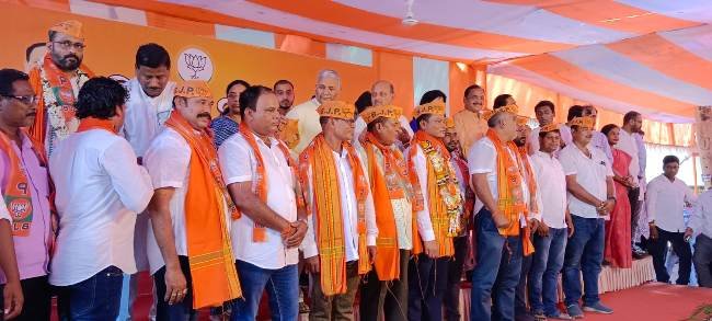 ପି ସି ସି ଉପ ସଭାପତି ଓ ତାଙ୍କ ସମର୍ଥକ ଙ୍କ କଂଗ୍ରେସ ରୁ ଇସ୍ତଫା