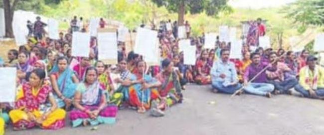 ୧୫ ଦଫା ଦାବିରେ ଛେଳିଗଡ଼ ପ୍ରକଳ୍ପ ବିସ୍ଥାପିତଙ୍କ ରାସ୍ତାରୋକ