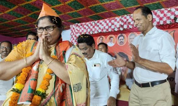 ପାରଳାରେ ବିଜେଡ଼ିକୁ ଶକ୍ତ ଝଟକା ବିଜେଡି ଛାଡି ବିଜେପିରେ ଯୋଗଦେଲେ ଏନଏସି ଅଧ୍ୟାକ୍ଷା ଓ ବହୁ କର୍ମୀ