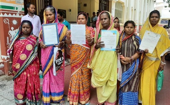 ପଟ୍ଟାମୁଣ୍ଡାଇ ଶୁଖୁଆବସ୍ତିବାସିନ୍ଦାଙ୍କୁ ଥଇଥାନ ଦାବିରେ ଜିଲ୍ଲାପାଳଙ୍କୁ ଦାବିପତ୍ର