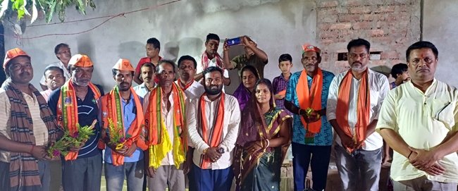 ମାନସ ଦତ୍ତଙ୍କ ନେତୃତ୍ୱରେ ପଞ୍ଚାୟତର ବହୁ ବିଜେଡିର ନେତା ବିଜେପିରେ ହେଲେ ସାମିଲ