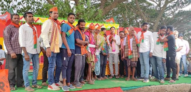 ନାଉଗାଁ ବ୍ଳକ ଗଳଦାରୀ ପଂଚାୟତରେ ବିଜେପିର ମିଶ୍ରଣ ପର୍ବ