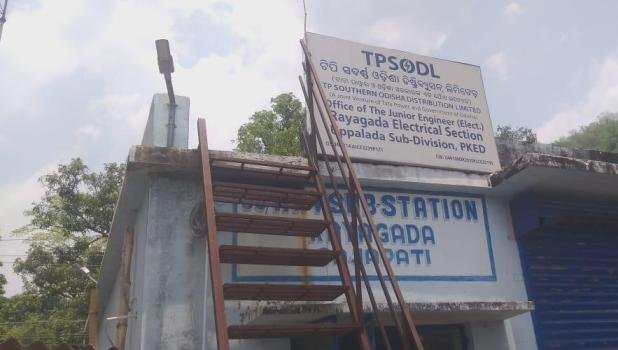 ଦାୟିତ୍ଵହୀନତା ଯୋଗୁଁ କୁମୁଳାସିଂ ଗ୍ରାମର ବିଦ୍ୟୁତ୍ ଉପଭୋକ୍ତା ହନ୍ତସନ୍ତ