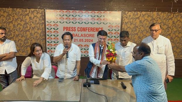 ମିଶନ ପଡ଼ିଆ ପାଖ "ଟପ ଏଣ୍ଡ ତେଷ୍ଟି"