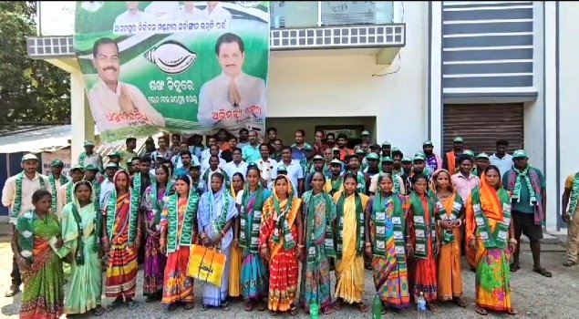 ଭିନ୍ନ ଭିନ୍ନ ଦଳ ଛାଡି ବିଜେଡ଼ି ରେ ମିଶିଲେ ୨୦୦ରୁ ଉର୍ଦ୍ଧ୍ବ ଲୋକ