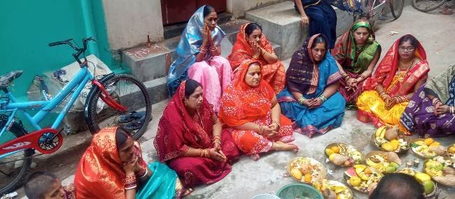 ଛତ୍ରପୁର ସହରର ବିଭିନ୍ନ ସ୍ଥାନରେ ସାବିତ୍ରୀ ବ୍ରତ ପାଳିଲେ ମହିଳା