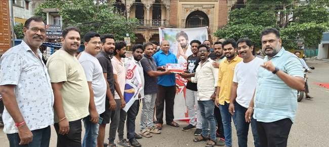 ତେଲୁଗୁ ସୁପରଷ୍ଟାର ପବନ କଲ୍ୟାଣ ଆନ୍ଧ୍ରର ଉପମୁଖ୍ୟମନ୍ତ୍ରୀ ଦାୟିତ୍ୱ ଗ୍ରହଣକୁ ନେଇ ପାରଳାରେ ବିଜୟ ଉତ୍ସବ