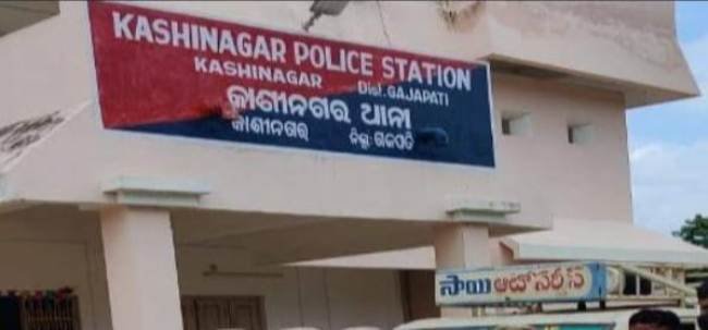 ଖଣି ଅଧିକାରୀଙ୍କୁ ଆକ୍ରମଣ କରି ବାଲି ଚୋରମାନେ ଜବରଦସ୍ତ ଗାଡି ନେଇ ଗଲେ, କାଶୀନଗର ଥାନାରେ ଏତଲା