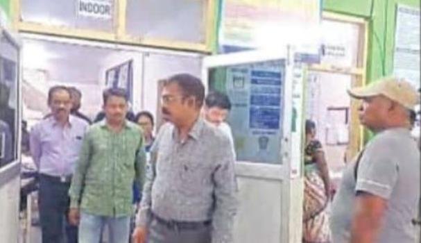 ଗଜପତି ଜିଲ୍ଲାପାଳଙ୍କ ଅଚାନକ ମୋହନା ଗସ୍ତ, ସ୍ବାସ୍ଥ୍ୟକେନ୍ଦ୍ରର ଅବ୍ୟବସ୍ଥାକୁ ନେଇ ଅସନ୍ତୋଷ