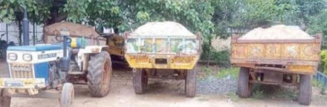 କାଶୀନଗର ପୋଲିସ ପୁଣି ବାଲି ଚୋରାଚାଲାଣ ବେଳେ ୩ ଟ୍ରାକ୍ଟରକୁ ଜବତ କଲେ